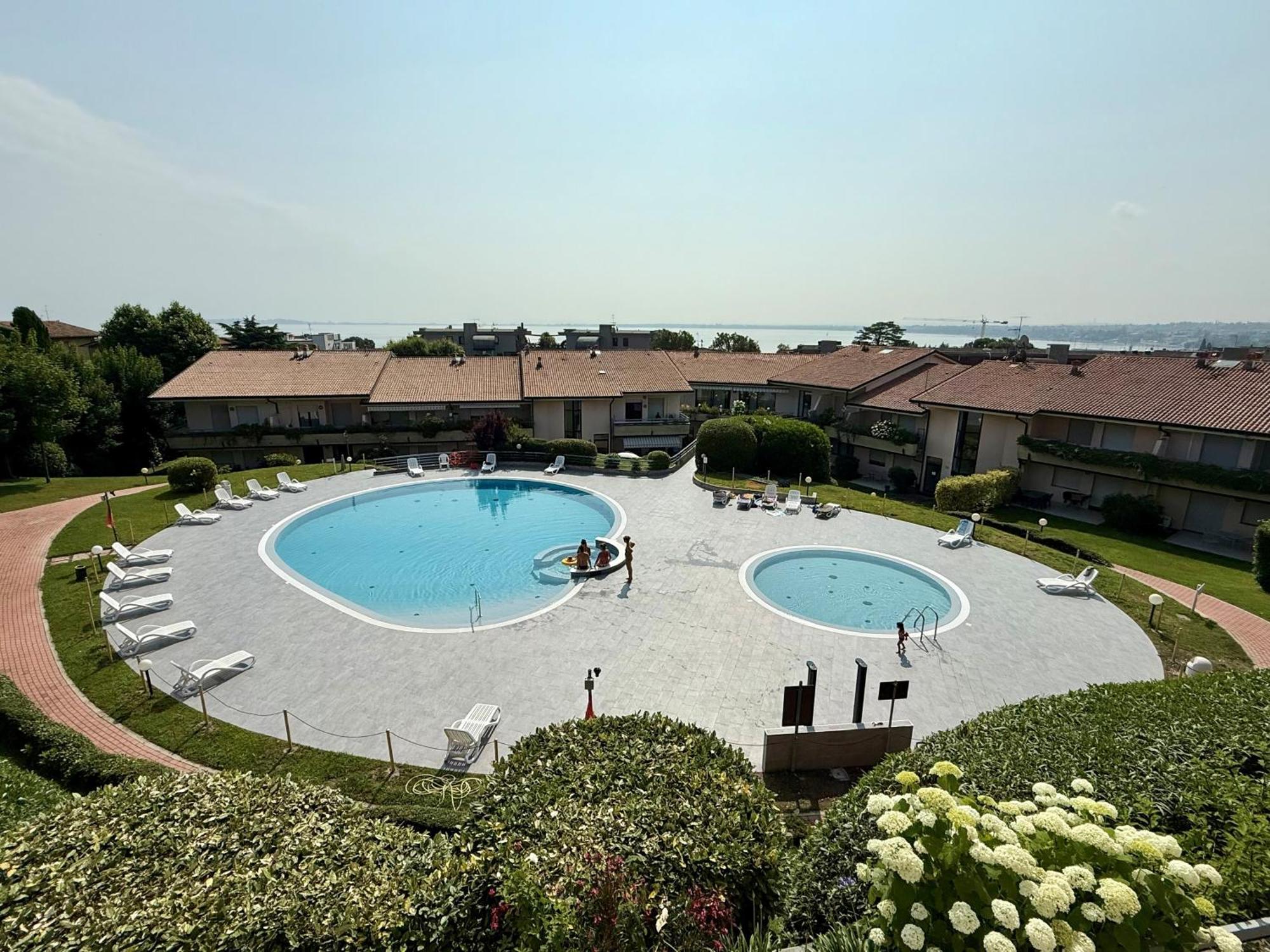 Kristall Lago Residence Desenzano del Garda Luaran gambar